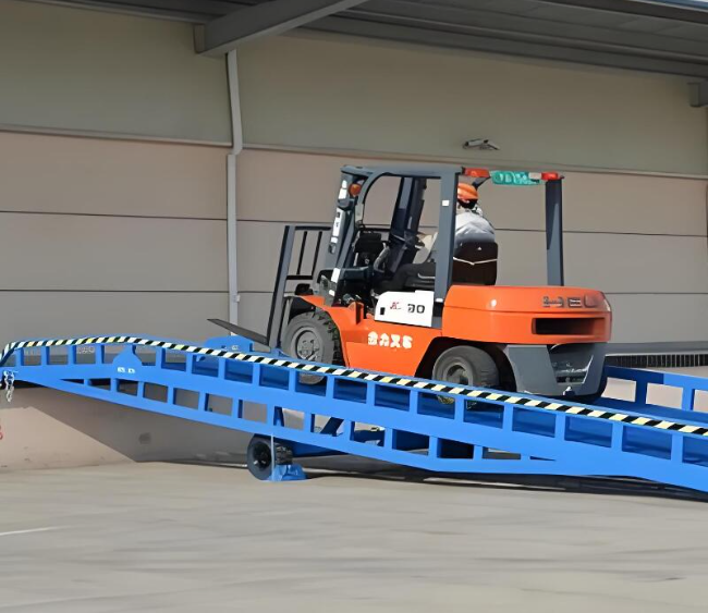 大安镇移动式卸货平台（叉车用）